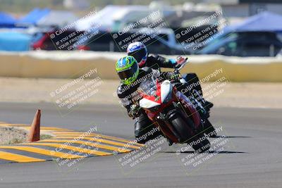 media/Oct-09-2022-SoCal Trackdays (Sun) [[95640aeeb6]]/Turn 2 (1110am)/